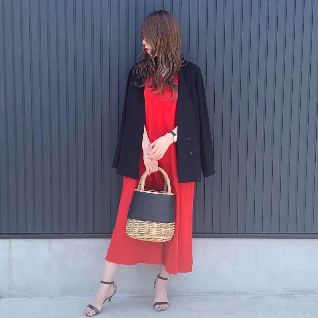 ryuu79hinaのインスタグラム：「マーセライズコットンワンピース👗 ・ ・ UNIQLO×GU ノーカラーのjacketはほんとに使える カーディガン感覚で羽織れて🐼◎ 大好き🖤❤ ・ ・ #ユニクロワンピース族 #マーセライズコットンAラインロングワンピース #おうち服 #uniqloginza2020ss #ちゃっかりワンピ ・ ・ ━━━━━━━━━━━━━━━」