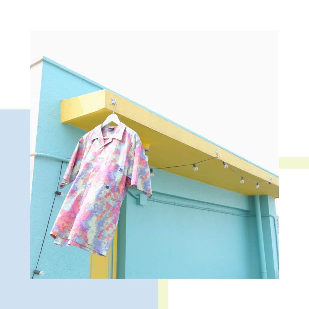 コレカウのインスタグラム：「ㅤㅤㅤㅤㅤㅤㅤㅤㅤㅤㅤㅤㅤ 2020 Summer Collection NOT so APE ハワイアンシャツ ¥9,700(in tax) ㅤㅤㅤㅤㅤㅤㅤㅤㅤㅤㅤㅤㅤ ハッピーなタイダイ柄とモードなジオメトリック柄の2パターン🌈  ㅤㅤㅤㅤㅤㅤㅤㅤㅤㅤㅤㅤㅤ ㅤㅤㅤㅤㅤㅤㅤㅤㅤㅤㅤㅤㅤ ㅤㅤㅤㅤㅤㅤㅤㅤㅤㅤㅤㅤㅤ ㅤㅤㅤㅤㅤㅤㅤㅤㅤㅤㅤㅤㅤ ㅤㅤㅤㅤㅤㅤㅤㅤㅤㅤㅤㅤㅤ ㅤㅤㅤㅤㅤㅤㅤㅤㅤㅤㅤㅤㅤ ㅤㅤㅤㅤㅤㅤㅤㅤㅤㅤㅤㅤㅤ #notsoape #nsa #nsa👽#mask #masker #開襟シャツコーデ #セットアップコーデ #logo #ワンポイント#outdoor #スポーツmix #父の日プレゼント #ハワイアンシャツ #lifestyle  #tokyostreetstyle #スケーターファッションが好き #ストリート女子 #ユニセックスブランド #perky_room #韓国ファッション #春コーデ  #ストーリトカジュアル #カジュアルコーデ #summerfashion #sumerhascome #unisexfashion #fashion #chao_app #zozotown」