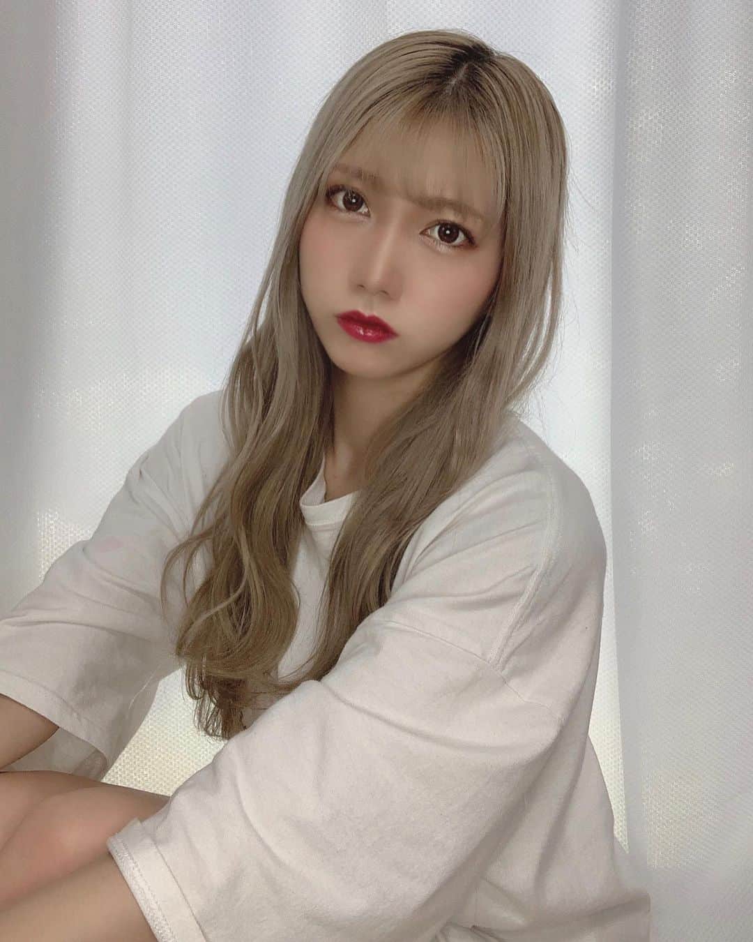 茂木忍さんのインスタグラム写真 - (茂木忍Instagram)「自撮りするのが在宅ワーク？？的な？？ . . #三枚目の奥の腕みてください #Tシャツに赤いシミ  #目薬こぼした #そして髪の毛羽立ち #うけた」6月10日 16時04分 - _mogi_shinobu_