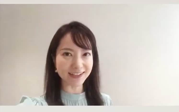 天明麻衣子のインスタグラム：「日経モーニングプラスFTの配信が始まりました！ 告知の動画を自分で撮ったのですが、自撮りって本当に難しい…😅 BSで、しかも朝早いとリアルタイムで番組を観られないという方も多かったのではないでしょうか？これからは、TVerやテレビ東京ビジネスオンデマンドでその日の放送を観られますよ〜！ぜひご活用ください💕  #日経モーニングプラスft #tver #テレビ東京ビジネスオンデマンド #配信スタート #bsテレ東 #自撮り #告知動画 #ストーリーでみてね #それか番組のFacebookページで」