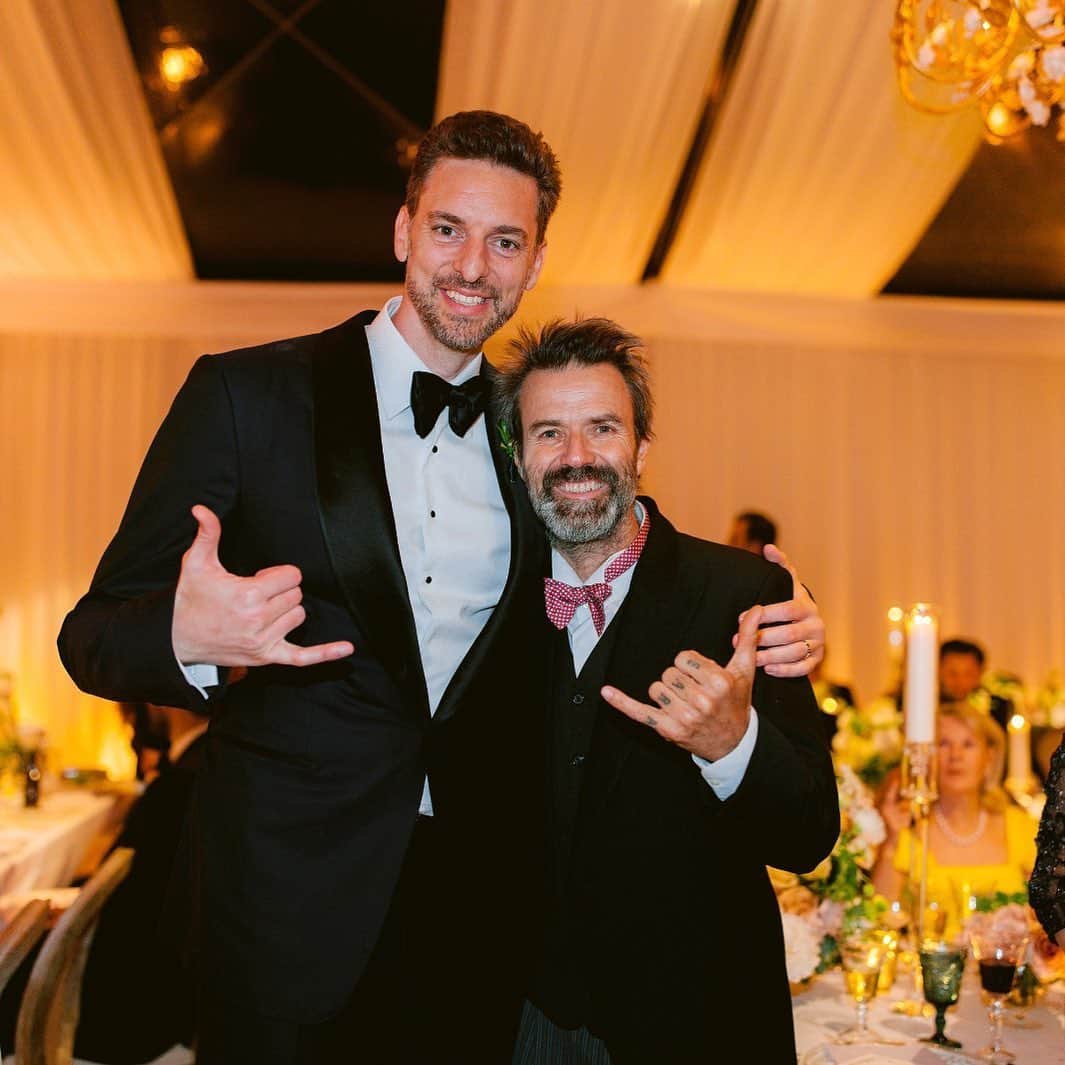 パウ・ガソルのインスタグラム：「Gràcies Pau per transmetre’m tanta vida, Il·lusió i alegria cada moment que he tingut la sort de compartir amb tu. Records com aquest els guardaré com un tresor la resta de la meva vida. Et trobaré molt a faltar amic meu. #DEPPau」