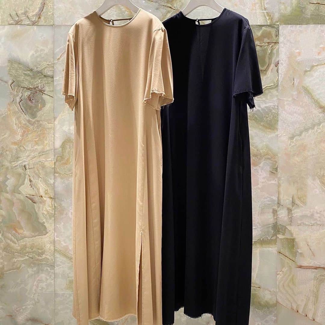 H BEAUTY&YOUTHさんのインスタグラム写真 - (H BEAUTY&YOUTHInstagram)「＜H BEAUTY&YOUTH＞ LAWN DRESS ¥26,000-(+tax) Color: Black/Beige Size: S/M (Women's ITEM)  LAWN SLEEVE LESS SHIRT ¥20,000-(+tax) Color: Black/Beige Size: S/M (Women's ITEM)  #H_beautyandyouth @h_beautyandyouth  #BEAUTYANDYOUTH #Unitedarrows」6月10日 16時28分 - h_beautyandyouth