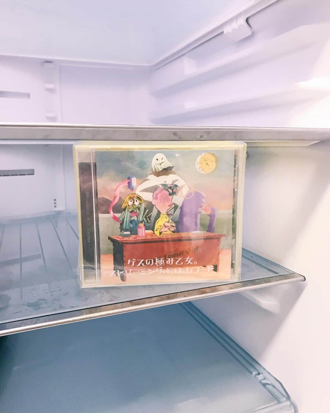 ほな・いこかのインスタグラム：「ストリーミング、CD、レコードのバームクーヘンバージョン届きました。 こういうことで合ってますよね？」
