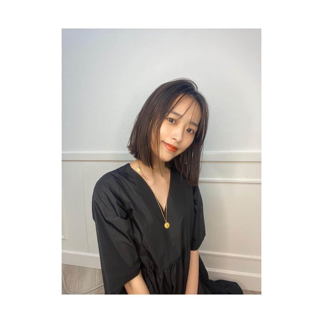 近藤千尋のインスタグラム：「髪を切ってイメチェンしました😍 久々に肩上ボブーーーーー😆❤️ どの写真を載せようか悩んでいて ひーぼぉくんに選んでもらった一枚。笑🙋‍♂️ @log_kenjikarasawa くん、 いつもありがとう✨❗️ #ボブ #イメチェン #ママ」