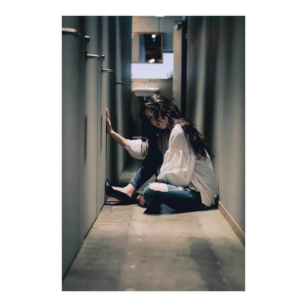 森田真以さんのインスタグラム写真 - (森田真以Instagram)「🚪 2枚目のタイトルは その名もJUJU、、、😗笑 . 富士山登った翌日で全身筋肉痛だったから 思うように足が上がらなかったのも 良い思い出😂⛰ . . . #photography #shooting #photographer #japanesegirl #portrait #model #japanesemodel #tokyocameraclub #instagramjapan #followme #igersjp #ig_japan #f4f #instagood #tokyo #beauty #fashion #beautypagent #missjapan #hairmake #作品撮り #被写体 #モデル #ポートレート #東京 #撮影 #写真好きな人と繋がりたい #ファッション #ミスコン #メイク」6月10日 16時50分 - morita_mai