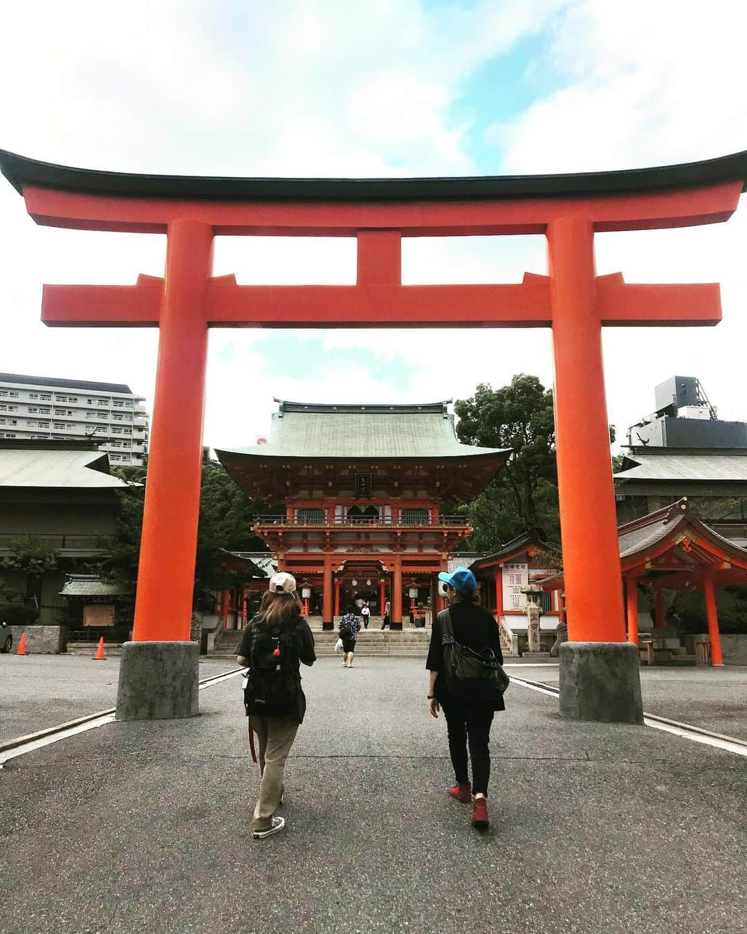 PUFFYさんのインスタグラム写真 - (PUFFYInstagram)「2018.9@神戸・生田神社 #puffy #puffyamiyumi #パフィー #kobe #生田神社 #水みくじ #ロケ前日 #offday」6月10日 16時52分 - puffyamiyumi_official