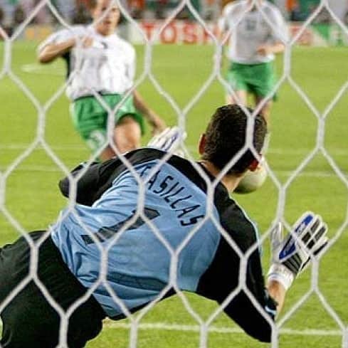 イケル・カシージャスのインスタグラム：「✋🏻 #stop #goalkeeper #ikercasillas #casillas #ikercasillasoficial #elmejor #thebest #spain #numerouno」