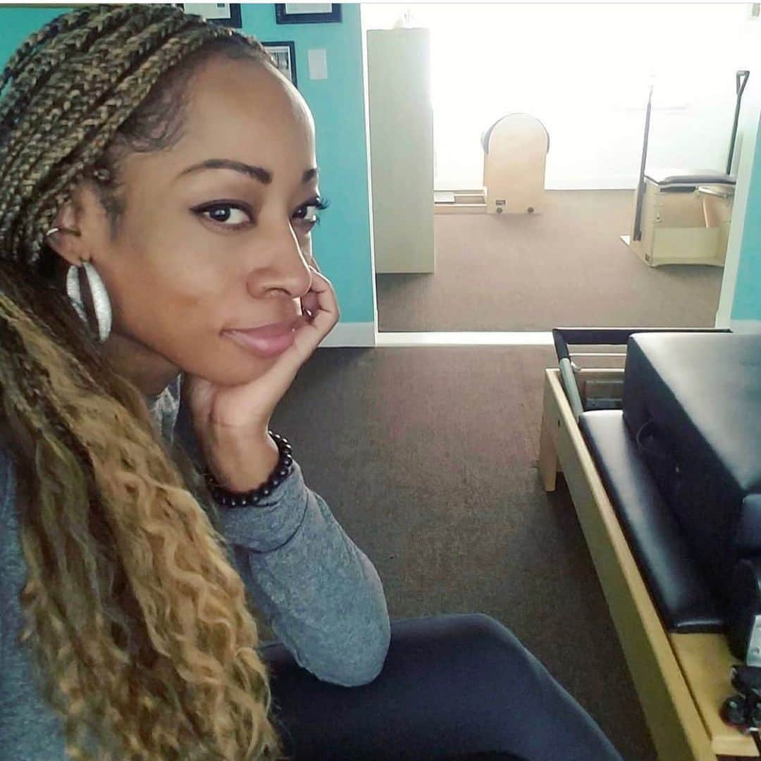 エマニュエル・シュリーキーさんのインスタグラム写真 - (エマニュエル・シュリーキーInstagram)「#WCW❤️@physicalperfectionpilates is not only my secret weapon, but a dear friend and beautiful person inside and out! Kim brings serious mastery to how she teaches. She danced and trained with the @alvinailey dance company for over a decade and has been teaching Pilates for over 20 years. Kim understands the body unlike anyone I have ever known. I invite you to come join us this Friday the 12th at 10am on my IGLive for a great conversation about her life and career, her trials and tribulations and how she gives back to her community. AND join us for an amazing 30 min Pilates work out!!! This is going to be so fun and informative! PS swipe for some incredible photos👌🏽#supportblackownedbusinesses」6月11日 3時23分 - echriqui