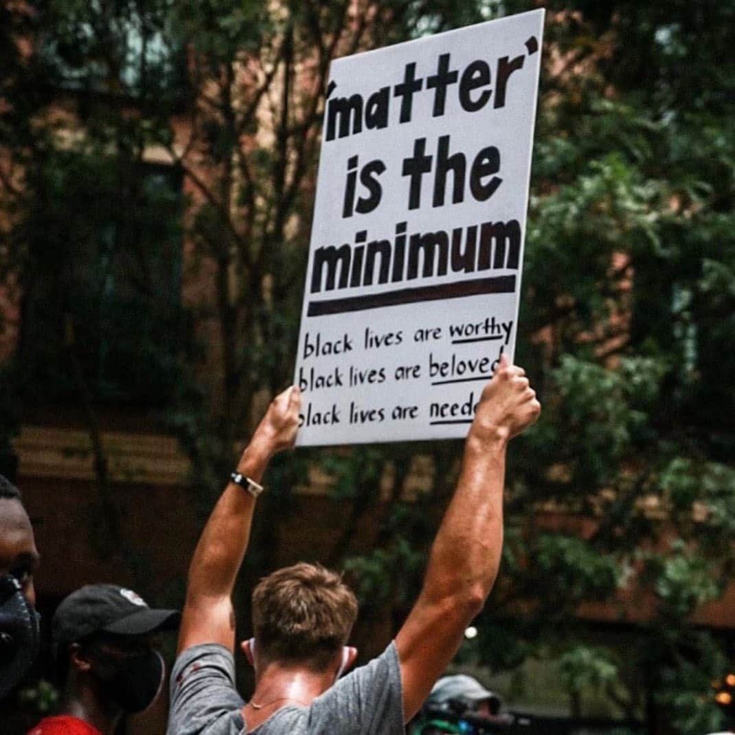 ヒラリー・ダフさんのインスタグラム写真 - (ヒラリー・ダフInstagram)「Saw this amazing sign posted ..... duhhhhh what have we been saying... matter??? (how are we even having to say that black lives matter!!! ...STILL!) matter is the minimum .... #blm」6月11日 3時44分 - hilaryduff