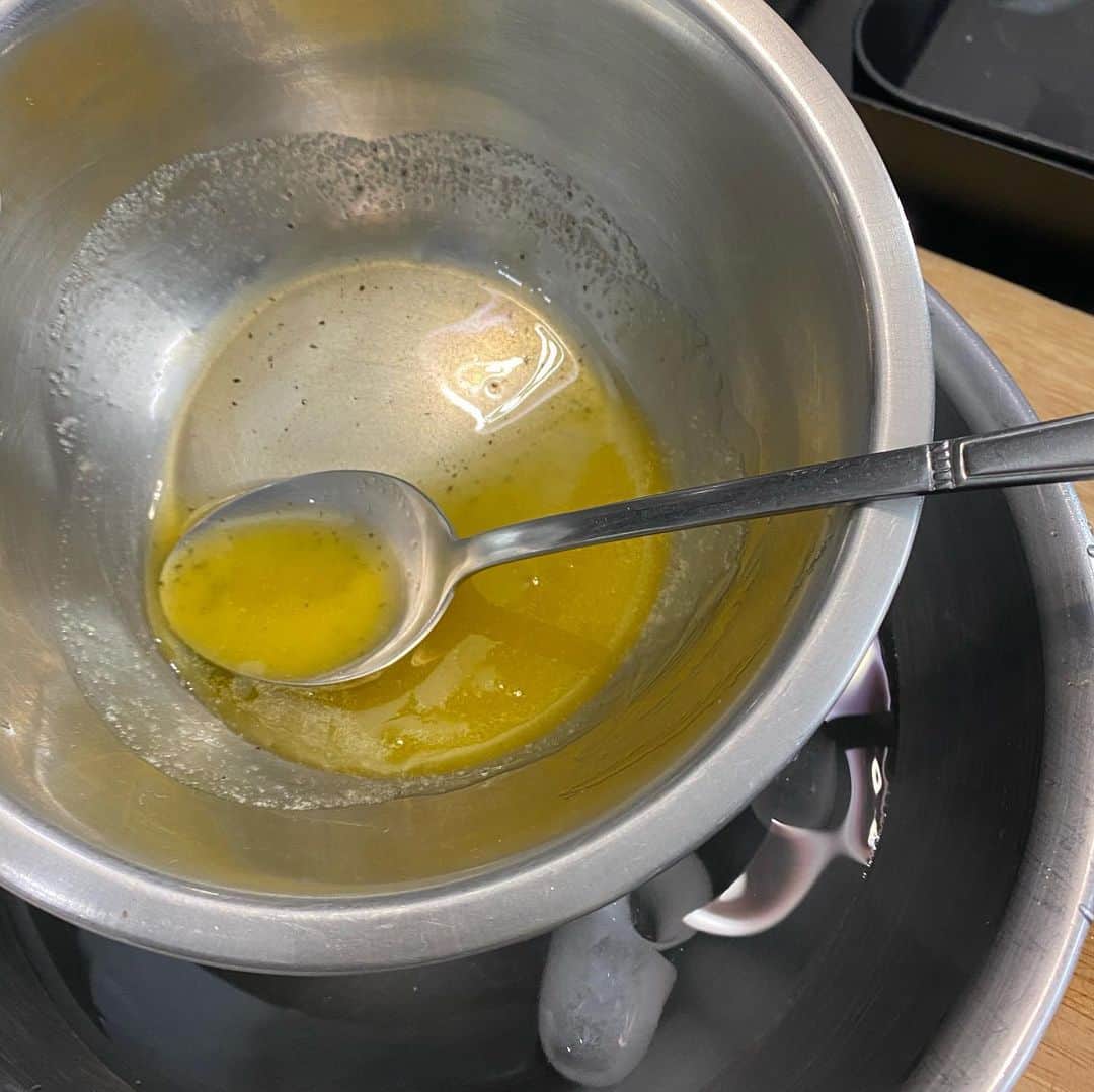 ユリ さんのインスタグラム写真 - (ユリ Instagram)「맑은 비프콩소메 같이 만들어서 탈리올리니에 찍어먹으니  유럽으로 휴가안가도 되는 맛 🍴트러플 버터 직접 만들어서 먹어보니 .. 이게 찐 맛 #탈리올리니#Tagliolini#유리한요리#유리한식탁#트러플버터」6月10日 18時52分 - yulyulk
