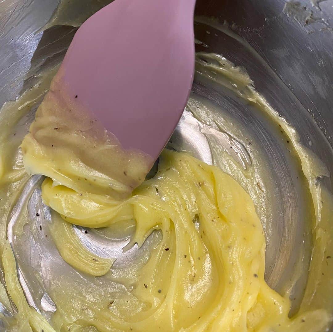 ユリ さんのインスタグラム写真 - (ユリ Instagram)「맑은 비프콩소메 같이 만들어서 탈리올리니에 찍어먹으니  유럽으로 휴가안가도 되는 맛 🍴트러플 버터 직접 만들어서 먹어보니 .. 이게 찐 맛 #탈리올리니#Tagliolini#유리한요리#유리한식탁#트러플버터」6月10日 18時52分 - yulyulk