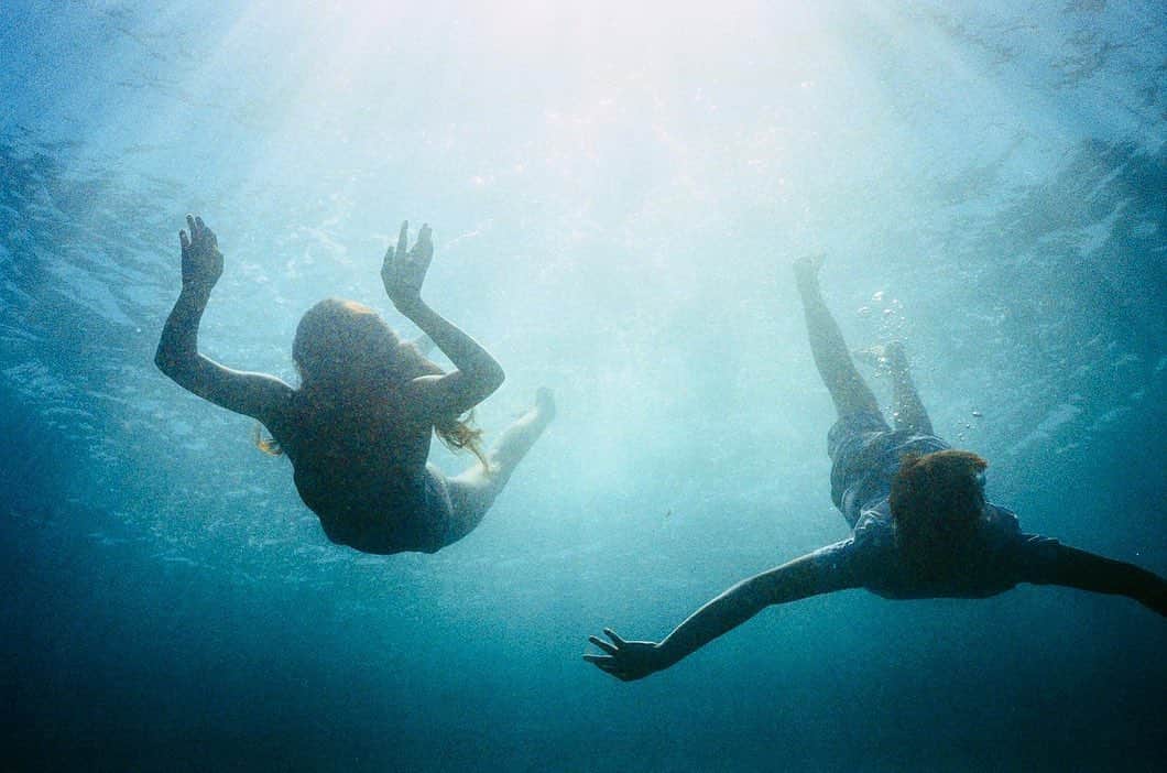 マイケル・クリムさんのインスタグラム写真 - (マイケル・クリムInstagram)「Underwater fun... kids at play by 📸@bretoncarasso #bali #film #fun #itsbetterdownhere」6月10日 18時54分 - michaelklim1