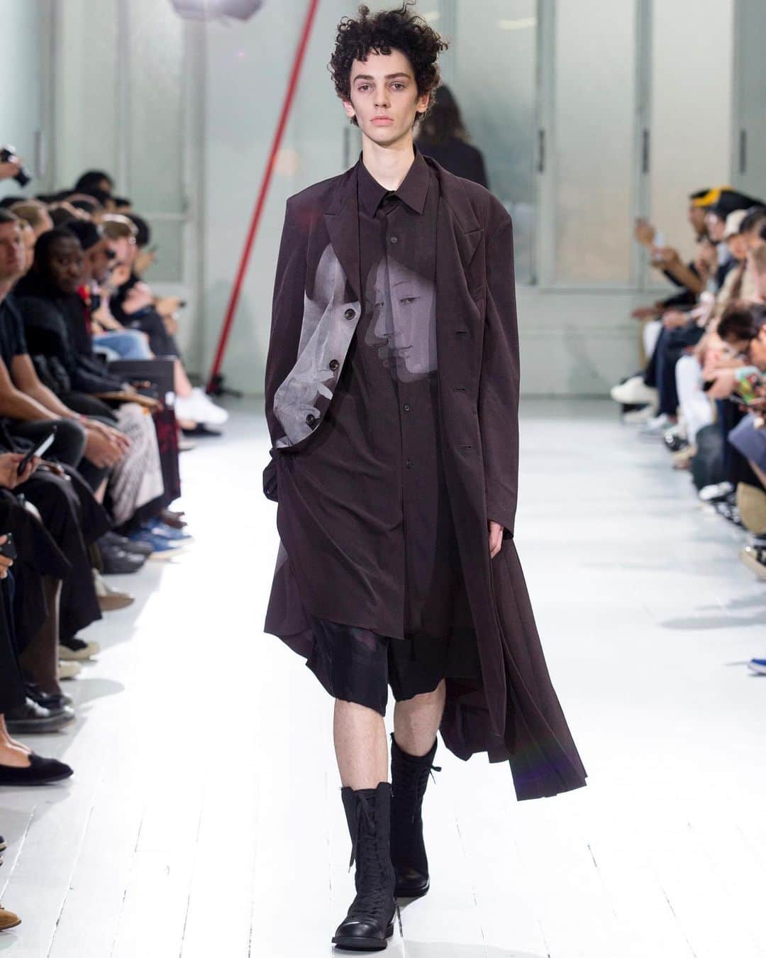 のインスタグラム：「#YohjiYamamotoPOURHOMMESS20 Collection - Look17 #yohjiyamamoto⁠ @yohjiyamamotoofficial」