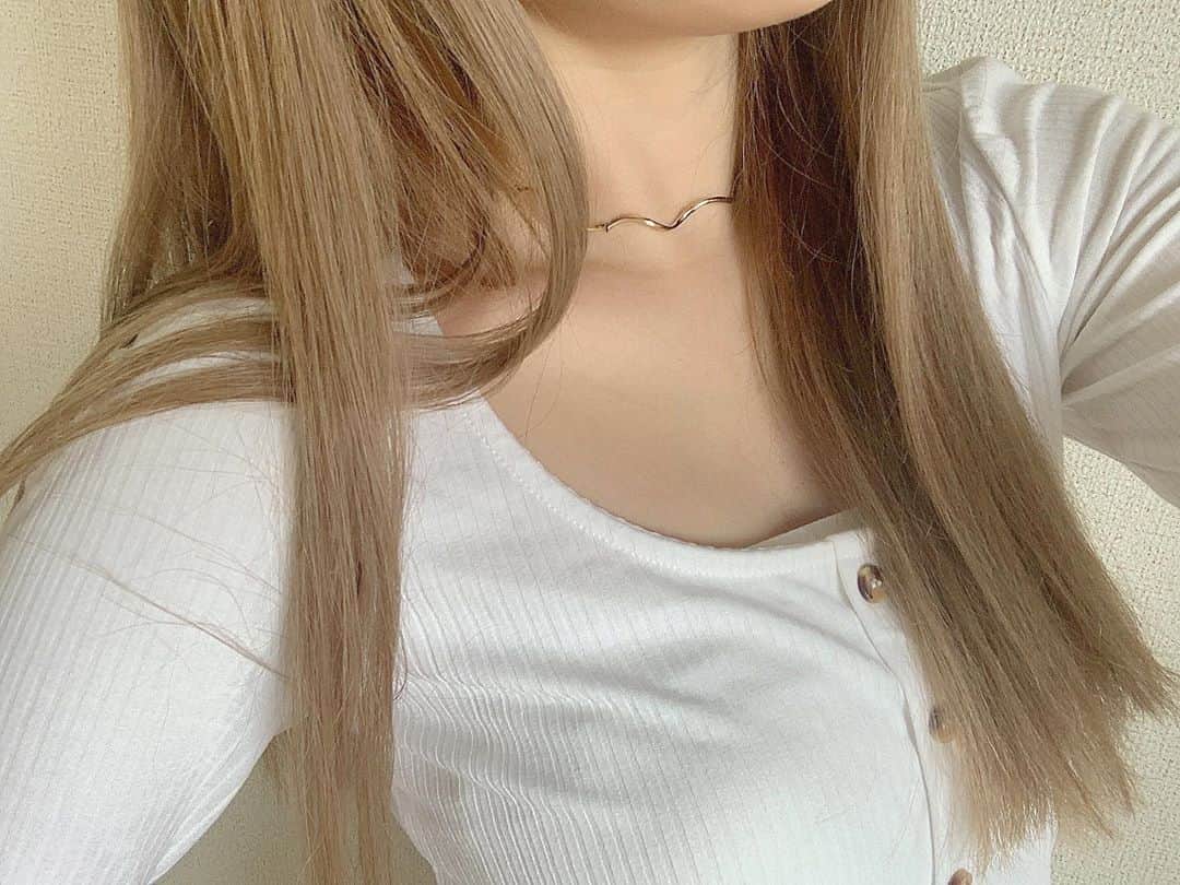 平野夢来（ゆぴぴ）のインスタグラム：「久しぶりにメタルチョーカーつけた🤍🤍 ・ ・ 服は｢ @gu_global ｣ チョーカーは｢ @wego_official ｣  #ぴぴスタイル」