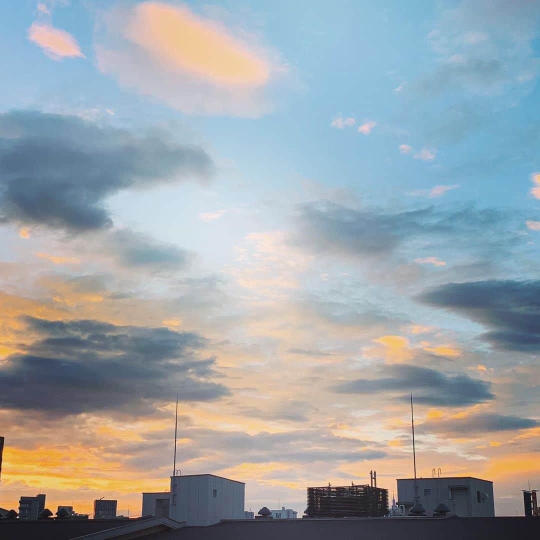 前川泰之さんのインスタグラム写真 - (前川泰之Instagram)「何て空だ✨！ 皆さん、今日も一日お疲れ様でした^_^  #お疲れ様でした　#空」6月10日 19時02分 - maekawa_yasuyuki_official