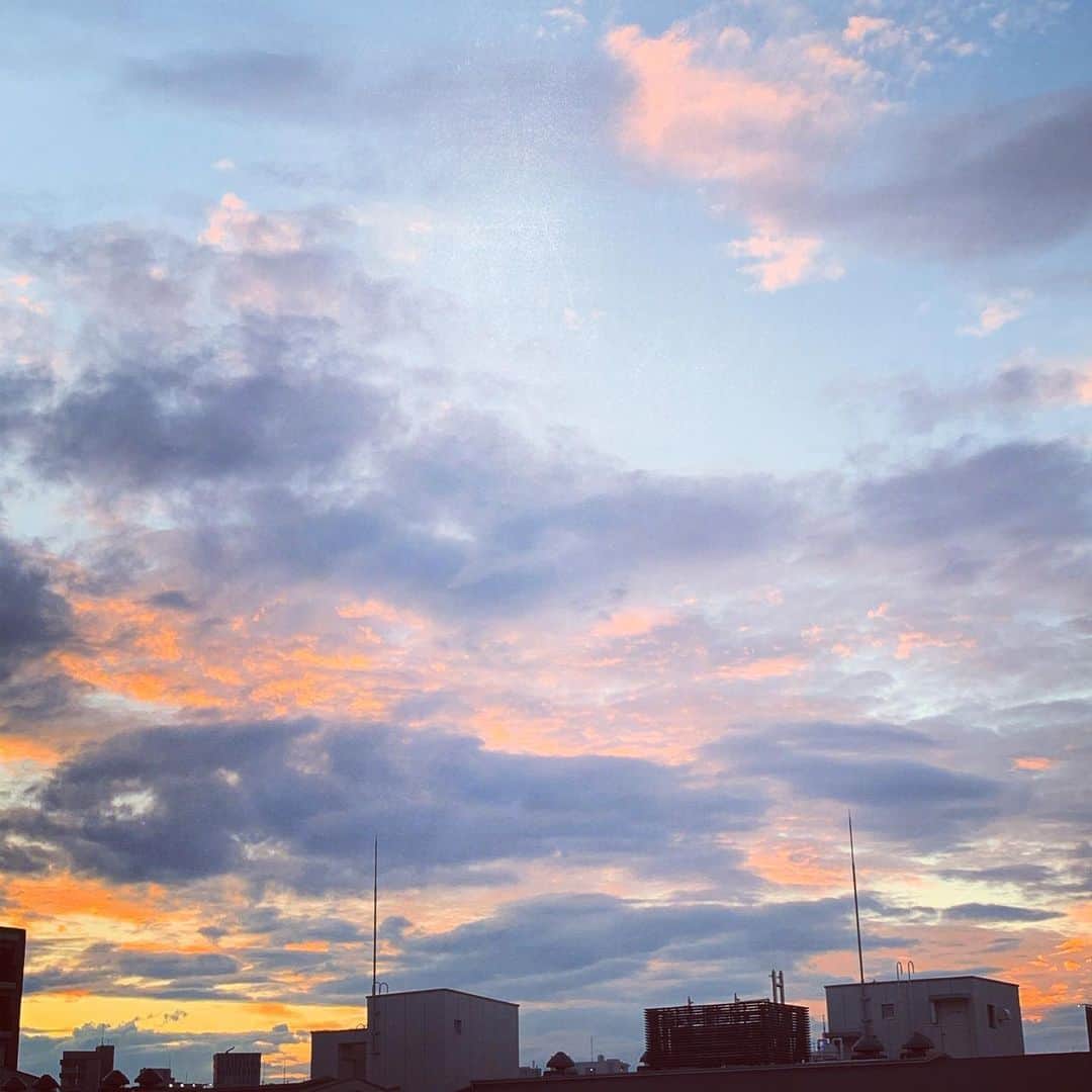 前川泰之さんのインスタグラム写真 - (前川泰之Instagram)「何て空だ✨！ 皆さん、今日も一日お疲れ様でした^_^  #お疲れ様でした　#空」6月10日 19時02分 - maekawa_yasuyuki_official