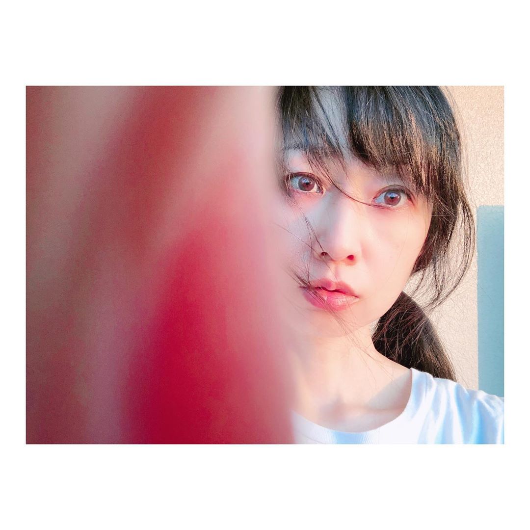 理絵さんのインスタグラム写真 - (理絵Instagram)「空の写真を撮っていて  眩しくて画面がよく見えないなかズームにして撮ったつもりが自分撮ってた  #sky #cielo #하늘 #空 #cielo_rie」6月10日 19時09分 - ____rie____