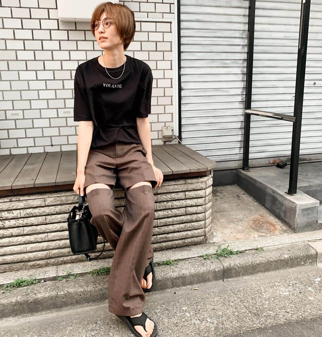 izu（出岡美咲）さんのインスタグラム写真 - (izu（出岡美咲）Instagram)「【その服は自分で切ったの？最初からそう言うものなの？素敵ねぇ〜。】﻿ と﻿ 初めましてのマダムに突然声を掛けて頂いた日の私服です。﻿ こう言う服なんです。﻿ お気に入りです。﻿ ﻿ TOPS @fray_id ﻿ BOTTOM @_irene__official_ ﻿ BAG @fendi ﻿ SANDAL @uniqlo ﻿ ﻿ #irene #outfit #coordinate #私服 #夏服 #夏コーデ #fendi #uniqlou #ユニクロコーデ #uniqlo #ショートヘア #ショートヘアー ﻿」6月10日 19時18分 - izu_stagram