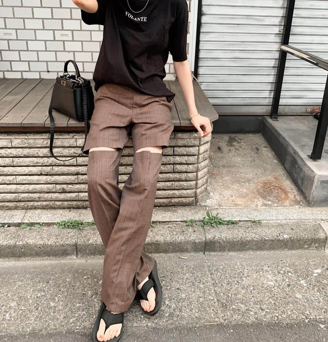 izu（出岡美咲）さんのインスタグラム写真 - (izu（出岡美咲）Instagram)「【その服は自分で切ったの？最初からそう言うものなの？素敵ねぇ〜。】﻿ と﻿ 初めましてのマダムに突然声を掛けて頂いた日の私服です。﻿ こう言う服なんです。﻿ お気に入りです。﻿ ﻿ TOPS @fray_id ﻿ BOTTOM @_irene__official_ ﻿ BAG @fendi ﻿ SANDAL @uniqlo ﻿ ﻿ #irene #outfit #coordinate #私服 #夏服 #夏コーデ #fendi #uniqlou #ユニクロコーデ #uniqlo #ショートヘア #ショートヘアー ﻿」6月10日 19時18分 - izu_stagram