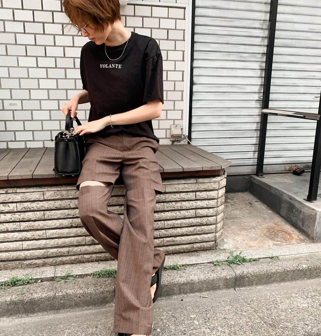 izu（出岡美咲）さんのインスタグラム写真 - (izu（出岡美咲）Instagram)「【その服は自分で切ったの？最初からそう言うものなの？素敵ねぇ〜。】﻿ と﻿ 初めましてのマダムに突然声を掛けて頂いた日の私服です。﻿ こう言う服なんです。﻿ お気に入りです。﻿ ﻿ TOPS @fray_id ﻿ BOTTOM @_irene__official_ ﻿ BAG @fendi ﻿ SANDAL @uniqlo ﻿ ﻿ #irene #outfit #coordinate #私服 #夏服 #夏コーデ #fendi #uniqlou #ユニクロコーデ #uniqlo #ショートヘア #ショートヘアー ﻿」6月10日 19時18分 - izu_stagram