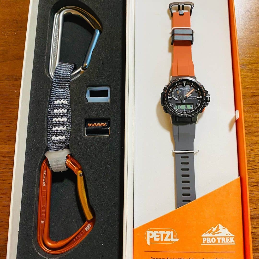 野口啓代さんのインスタグラム写真 - (野口啓代Instagram)「PETZL × PROTREK⌚️ • • 日本限定1000本！ 腕時計としてもカラビナにして鞄にも着けられます。 わたしはもちろんpetzlカラビナで⌚️✨ • • @petzl_official  @protrek_jp  @protrek_world • ———————————— @au_official #大和証券 #セブンイレブン @thenorthfacejp @raffinee_orientalbio #三井不動産 @cowsoapcp #zeta  @c3fit @lasportivajp @petzl_official  @newhale_japan」6月10日 19時13分 - noguchi_akiyo