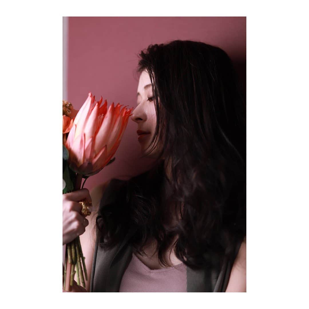 夢月せらさんのインスタグラム写真 - (夢月せらInstagram)「#photoshoot #photoshooting  #photography #photomodel  #natural #flowers #portrait」6月10日 19時13分 - seramutsuki