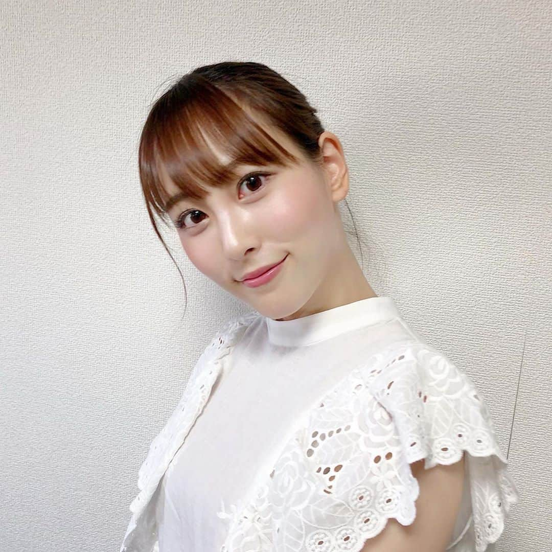 森田真理華さんのインスタグラム写真 - (森田真理華Instagram)「今日はタートピッ！の 収録でした🐴👒 . 外暑かったねー！ 髪の毛伸びてミニポニーテールできた🤤 . 今週から函館競馬が始まるよー☺️ 函館行きたいな！ . #タートピッ#競馬#馬 #函館競馬#夏競馬#ポニーテール #マーメードステークス#エプソムカップ」6月10日 19時20分 - marika__morita