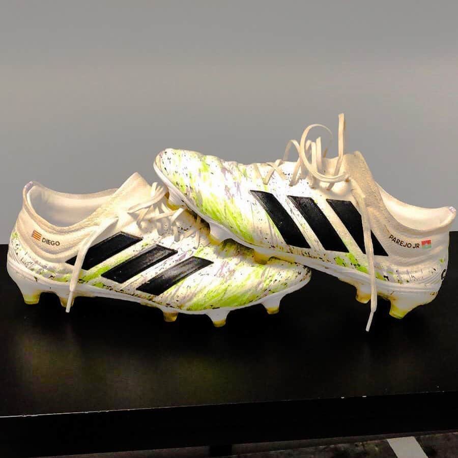 ダニエル・パレホのインスタグラム：「Volvemos!! ⚽️ #copa20 #creadoconadidas」