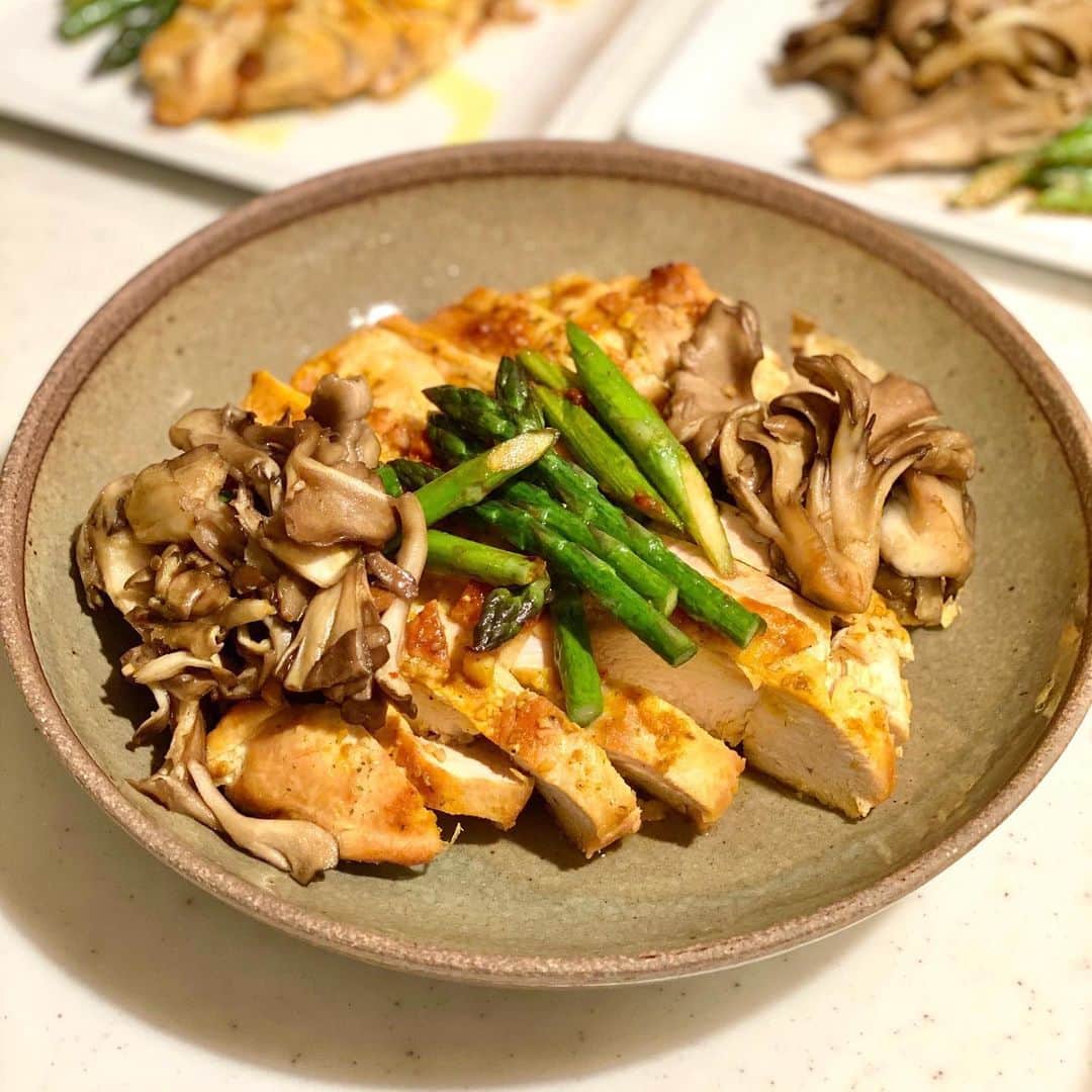 多村仁志さんのインスタグラム写真 - (多村仁志Instagram)「😋 今日の夕食は、僕に合わせて家族みんなで筋肉飯🍴」6月10日 19時48分 - hit_tamu