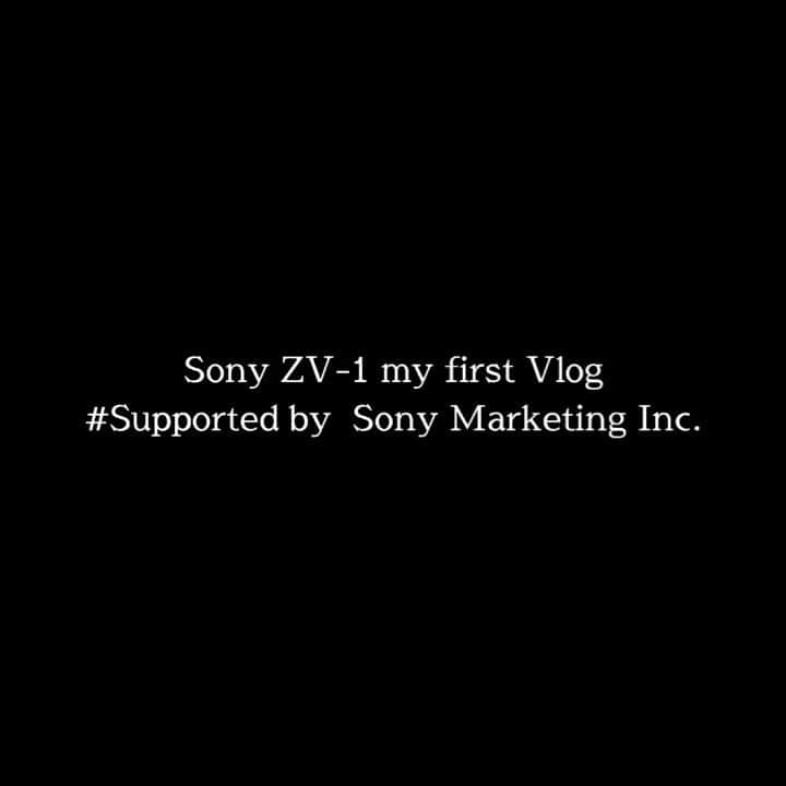 wacameraのインスタグラム：「Sony ZV-1 first recording at my kitchen. I made plum syrup. ソニーさんからお借りしたZV-1ではじめてのVlogを撮影してみました✨ 撮る前に頭の中で構成をざっと考えて、各シーンであれこれ角度を変えてみたりしたけど、写真能の私にはむつかしかった！！でもカメラが高性能すぎる。マニュアル撮影をしたのにもかかわらずこれ、色明るさ何もいじってません。ただスマホのアプリで切って繋げて文字入れただけ。ピントの位置もタッチで任意の場所にできるので楽だった！いつかちゃんと外ロケの動画も作ってみたいな✨ # Supported by  Sony Marketing Inc.」
