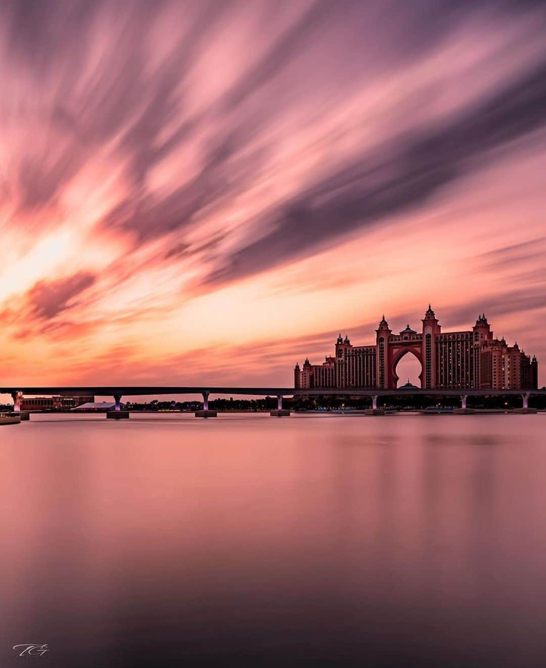 ドバイのインスタグラム：「Atlantis Hotel the Palm Jumierah  #Dubai 📷:@tgfromdubai」