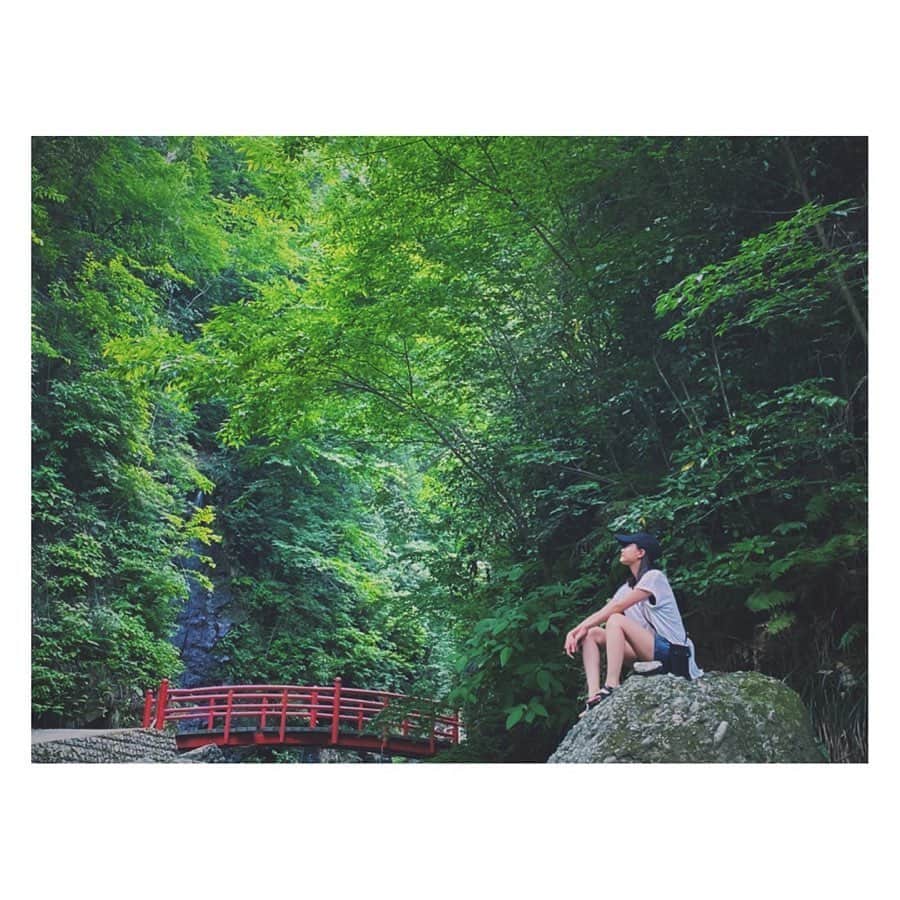 寺川里奈のインスタグラム：「梅雨前に夏🌻 #川遊び #自然 #田舎  #sunnyday #nature #river」