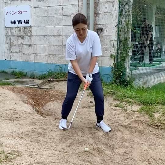 宮里美香のインスタグラム：「*** Bunker shot.. 久しぶりにバンカー練習⛳️ クラブは57度のウェッジ✨ . . 開幕まで…あと15日。 . . #golf #practice #bunkershot  #bettereveryday #onestepatatime  #ゴルフ #練習 #バンカーショット #動画」