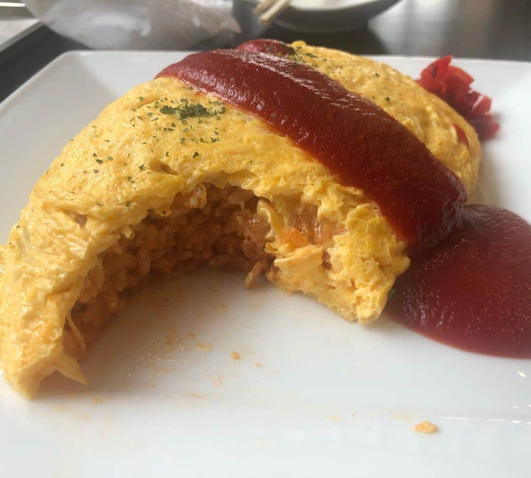 木原稔のインスタグラム：「一階の喫茶店で昼ごはん。」