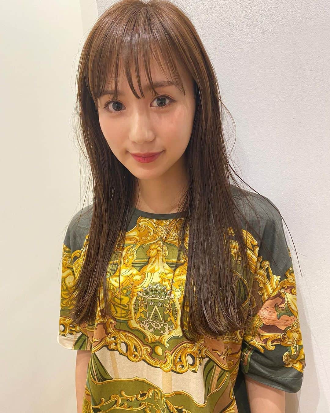 宮内ひかるのインスタグラム：「Ｎew💇‍♀️✨ Violetに行けるのがほんとうに嬉しいー😆 #外ハネ #ロング #ヘアー  #violet栄店 #名古屋美容室」