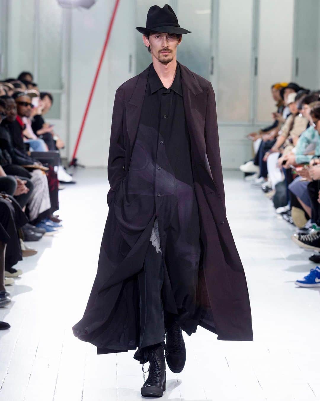 のインスタグラム：「#YohjiYamamotoPOURHOMMESS20 Collection - Look18 #yohjiyamamoto⁠ @yohjiyamamotoofficial」