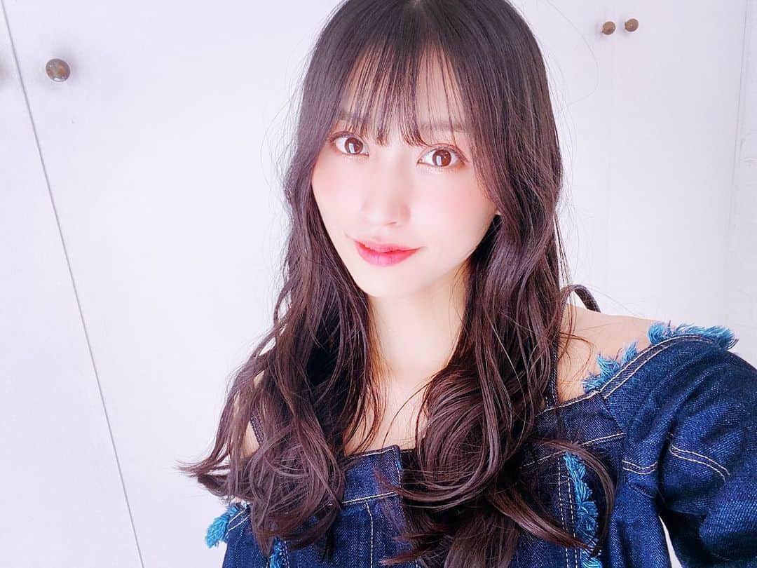 根岸愛のインスタグラム：「🎤📖🎤 メイクさんに メイクしていただいて ちゃんと盛れた😎 声優パラダイスR vol.37～11周年突入号(7月30日発売号) みなさんよろしくお願いします🥺 #声優パラダイスr #声パラ」