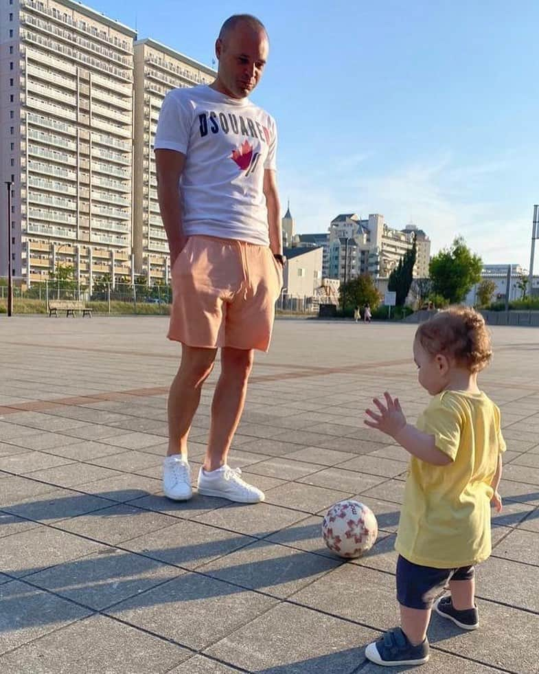 アンドレス・イニエスタさんのインスタグラム写真 - (アンドレス・イニエスタInstagram)「Primeros pasos  初めの第一歩 😉😘⚽️❤️ #Romeo #ravapas💫 @annaortiz34」6月10日 20時43分 - andresiniesta8