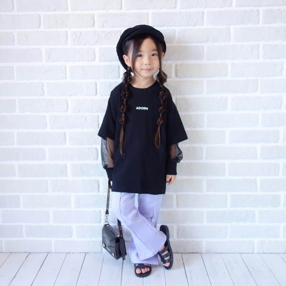Saraさんのインスタグラム写真 - (SaraInstagram)「. coordinate♡ . 今っぽいパープルがかわいい カラーパンツ💜 . シアーのトップスを Tシャツにレイヤードしてクールに🖤 . 今日のブログは、 我が家で不定期に開催される トランプ大会での悲劇😢 . #ootd #kids #kids_japan #kids_japan_ootd #kjp_ootd #kidsfahion #kidscode #kidsootd #kidswear #キッズコーデ #キッズファッション #インスタキッズ #カラーパンツ #シアートップス #レイヤード #jeanasis #petitmain #nananana #ライブドアインスタブロガー」6月10日 20時47分 - sarasara718