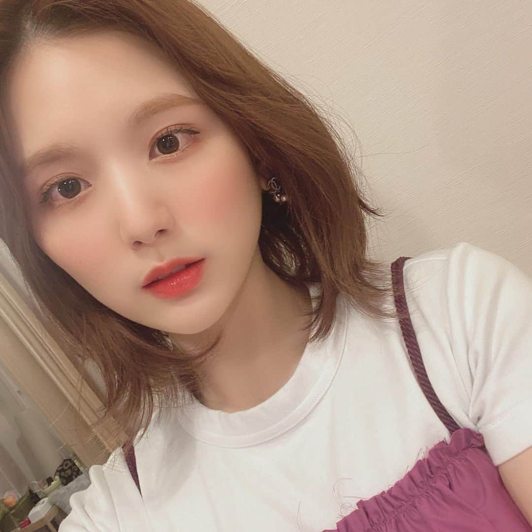 ひよんさんのインスタグラム写真 - (ひよんInstagram)「💇‍♀️🧡 ㅤㅤㅤㅤㅤㅤㅤㅤㅤㅤㅤㅤㅤ せっかく前髪つくったのに、 わけるのが気分😂😂😂🥺 髪色褒めてもらえること多くて嬉しい🥰 ㅤㅤㅤㅤㅤㅤㅤㅤㅤㅤㅤㅤㅤ 髪色は #マゼンダーベージュ です💜 ㅤㅤㅤㅤㅤㅤㅤㅤㅤㅤㅤㅤㅤ #hair #feeyong #헤어 #헤어스타일 #헤어컬러 #희영 #ひよん」6月10日 20時56分 - cchan_fee4