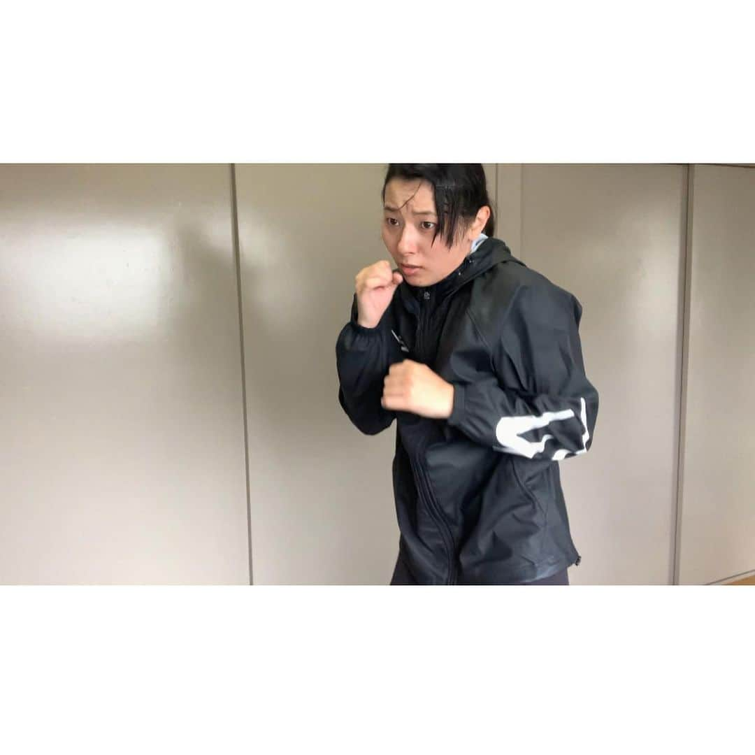 小田島沙知（かぎしっぽ）さんのインスタグラム写真 - (小田島沙知（かぎしっぽ）Instagram)「テレビ東京の 「内村のツボる動画」の新企画でYouTuber発掘オーディションに参加しております！ 撮ったのが自粛期間中だったので家でやってたトレーニングルーティン動画がYouTubeのテレビ東京チャンネルで見れます！ 動画の再生回数で選ばれるとか選ばれないとか、、 頑張って編集したので良かったら見てください(^^) #かぎしっぽさち #テレビ東京 #内村のツボる動画 #オーディション #再生回数 #伸ばしたい #YouTube #YouTuber #トレーニングルーティン #ボクシング #プロテスト #ボクシング女子 #見てくれると #嬉しいな #編集 #頑張った」6月10日 21時12分 - kagisippo_sachi