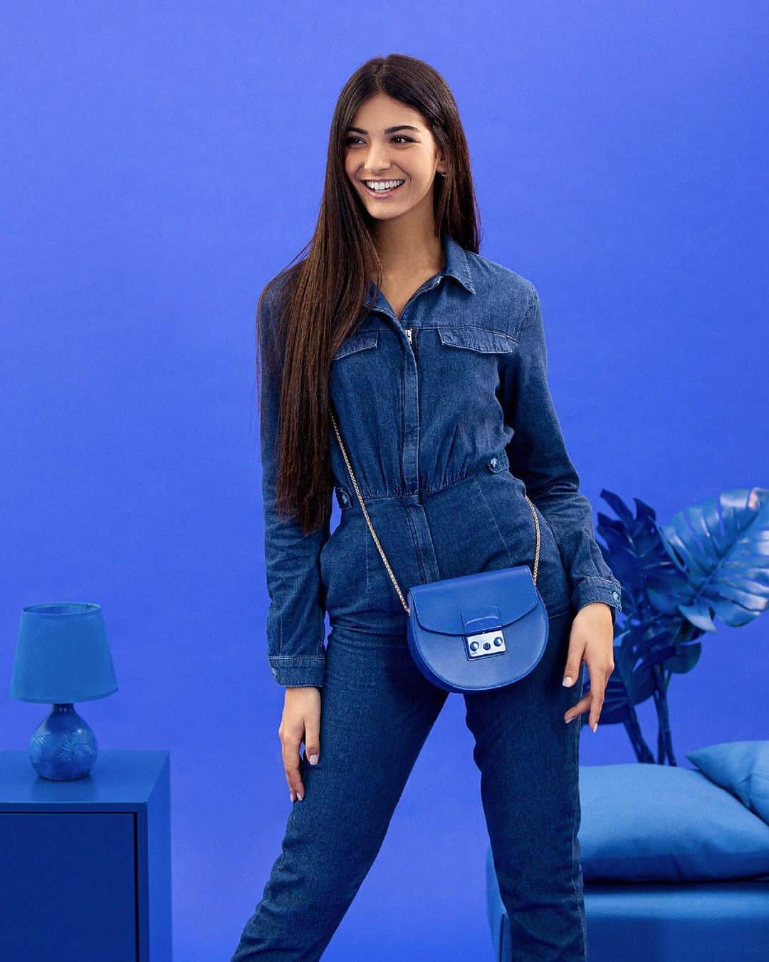 フルラのインスタグラム：「Let's move! To celebrate the launch of Furla's TikTok channel, we're inviting you to have fun and get creative by taking part in the #furladance challenge as @la_mainoo did. Follow us and use the hashtag to get involved. Link in bio!  #furlametropolis #furladance #thefurlasociety #furlafeeling #newcollection #furla #accessories #fashion」