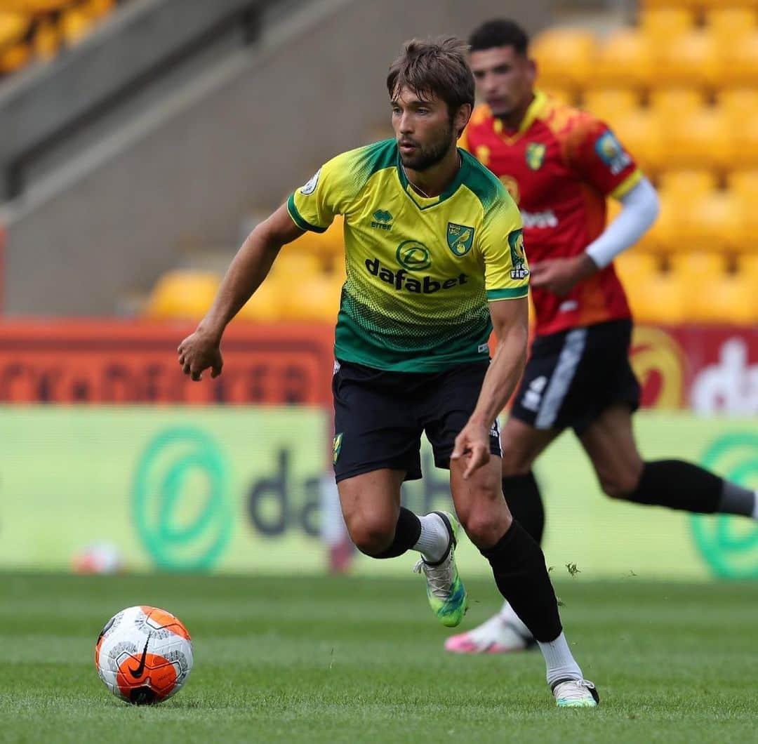 のインスタグラム：「@norwichcityfc vs. @norwichcityfc 🤙🔰⚽️ 9 days to go 🎬」