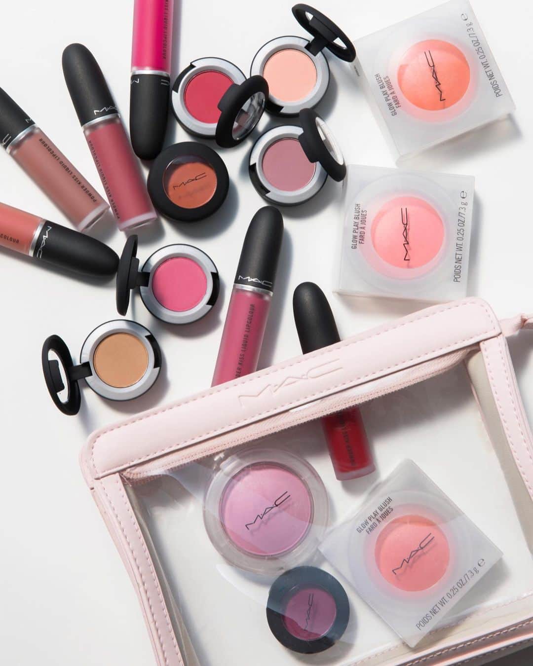 M∙A∙C Cosmetics Japanのインスタグラム：「【全国のM·A·C店舗 限定】 明日6月11日(木)から、対象製品いずれか1点を含む、税込8,250円以上のご購入で限定デザインポーチをプレゼント🎁✨ ㅤ ㅤ ＜対象製品＞ ・パウダーキス リキッド リップカラー ・パウダーキス アイシャドウ ・グロー プレイ ブラッシュ ㅤ ＜実施期間＞ 6月11日(木)～なくなり次第終了 ㅤ *ポーチサイズ：W200×H150×D50mm *プレゼントはお1人様1会計につき1個までとさせて頂きます。 *プレゼントは数に限りがございます。限定数が無くなり次第終了となります。 *キャンペーンは全国のM·A·C直営店・百貨店店舗限定となり、M·A·C公式オンラインショップでは実施いたしません。  ㅤ  ㅤ 【SHIBUYA 109店限定】 明日6月11日(木)から、延期しておりましたオープニングキャンペーンをスタートいたします🎁✨ ㅤ ㅤ ＜特典1＞ お好きなM·A·C製品を税込6,600円以上ご購入で、 大人気のリップスティック マラケシュ、チリ、シー シアーの3色のうち、 お好きな現品1色をプレゼント！（先着300名様） さらに先着109名様に M·A·Cロゴ入りトートバックをプレゼント！ㅤ ㅤ ＜特典2＞ 税込11,000円以上ご購入で 限定バニティポーチをプレゼント！（先着120名様） ㅤ ※全国のM·A·C店舗で6月11日～実施する限定デザインポーチのキャンペーンはオープニングキャンペーン終了後に実施いたします。  ㅤ *プレゼントは数に限りがございます。限定数が無くなり次第終了となります。 *リップスティックの色味はお客様がお選びいただけます。数に限りがある為、お好きな色をお選びいただけない場合もございます。 *プレゼントはお1人様1会計につき1回までとさせて頂きます。 *画像はイメージです。実際のデザインと異なる場合がございます。 *プレゼントはポーチのみとなり、ポーチの中身の製品はプレゼントの対象外です。  ㅤ  ㅤ #MACPowderKissEyeshadow﻿#MACパウダーキス﻿#MACGlowPlay#MACグロープレイブラッシュ#MACCosmeticsJapan #MACCosmetics#MAC#MACコスメ#コスメ#メイク#化粧品#デパコス#コスメ部#コスメ好きさんと繋がりたい #コスメ紹介#おすすめコスメ#新作コスメ#夏メイク#夏コスメ#ピンクメイク#オレンジメイク#テラコッタメイク#ブラウンメイク#アイシャドウ#MACリップ#血色感#血色メイク#ポーチの中身」