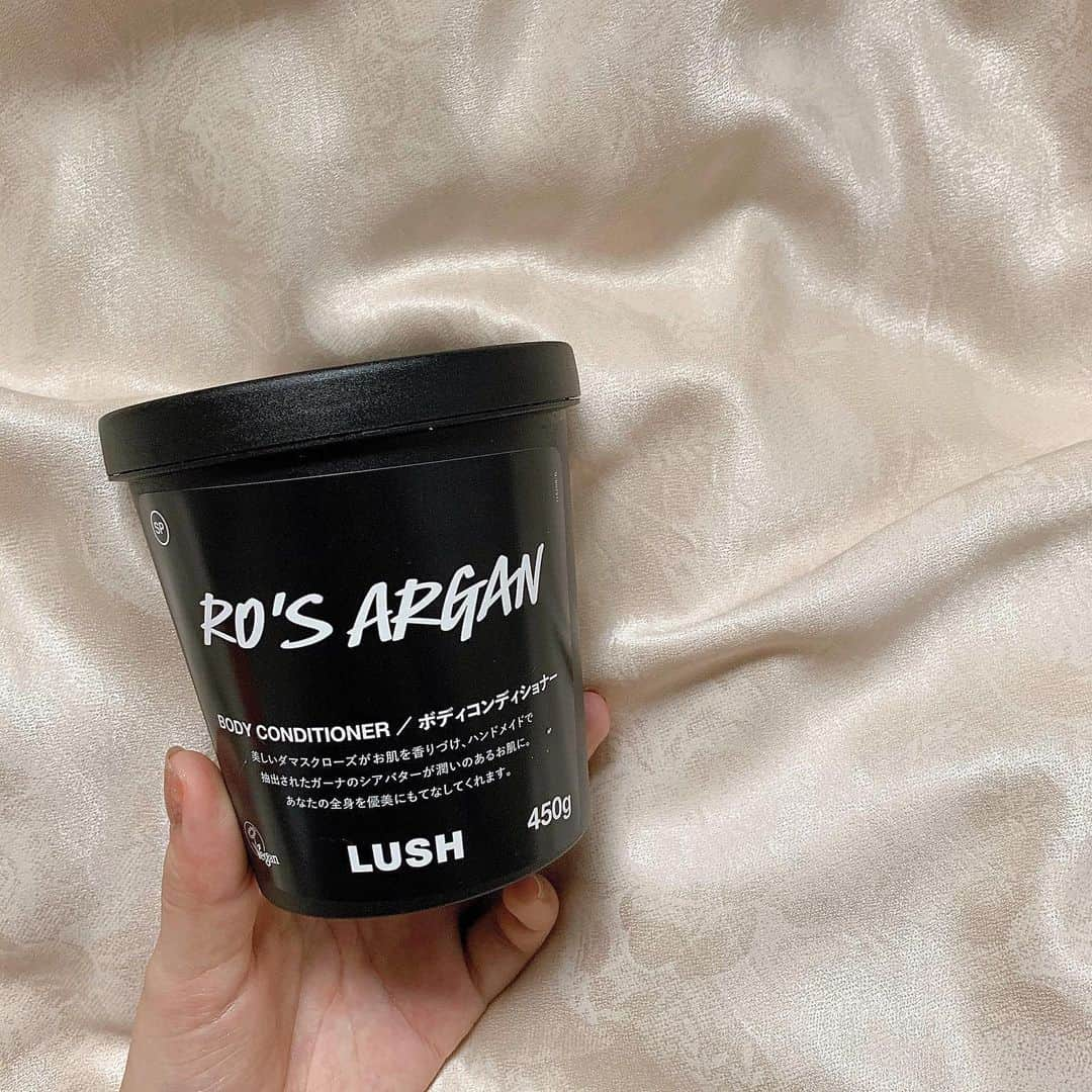 ソフィアさんのインスタグラム写真 - (ソフィアInstagram)「🛁 . LUSHのだいすきな ボディコンディショナー🌿 . 香りがほんとに好きなんだけど 塗って流しても持続してくれるし 何より肌がすごく保湿されるからおすすめ🐚」6月10日 21時06分 - sofia_shikibu