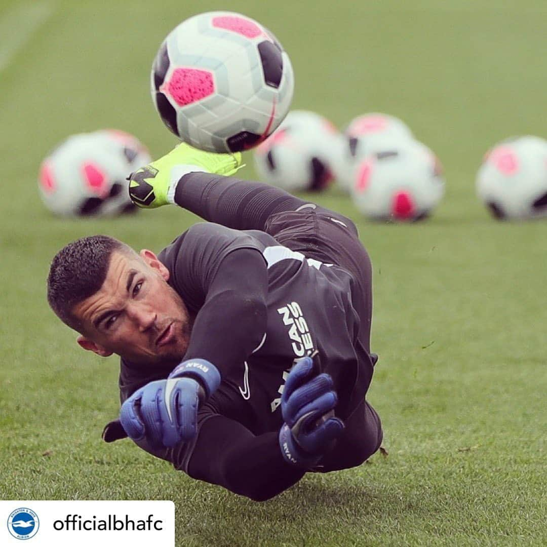 プレミアリーグさんのインスタグラム写真 - (プレミアリーグInstagram)「👐⁣ ⁣ Repost • @officialbhafc 🔜🔙 #BHAFC 🔵⚪️」6月10日 21時08分 - premierleague