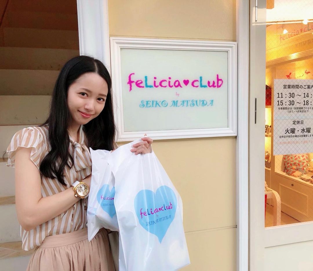 高山璃奈のインスタグラム：「久しぶりに行きたいなぁ、feliciaclub😚🎶﻿ ﻿ 楽しみにしていた夏のコンサート、﻿ 今年は延期になってしまいました😢﻿ ﻿ こういった状況なので仕方がないけど﻿ やっぱり寂しい😆💦💦﻿ ﻿ 聖子ちゃんファンの皆さんは﻿ 聖子ちゃんに会えない夏を﻿ どうやって乗り越えるのだろう🤔﻿ ﻿ ﻿#素朴な疑問 😂😂 #松田聖子 さん #聖子ちゃん大好き  #feliciaclub #フェリシアクラブ #feliciaclubbyseikomatsuda」