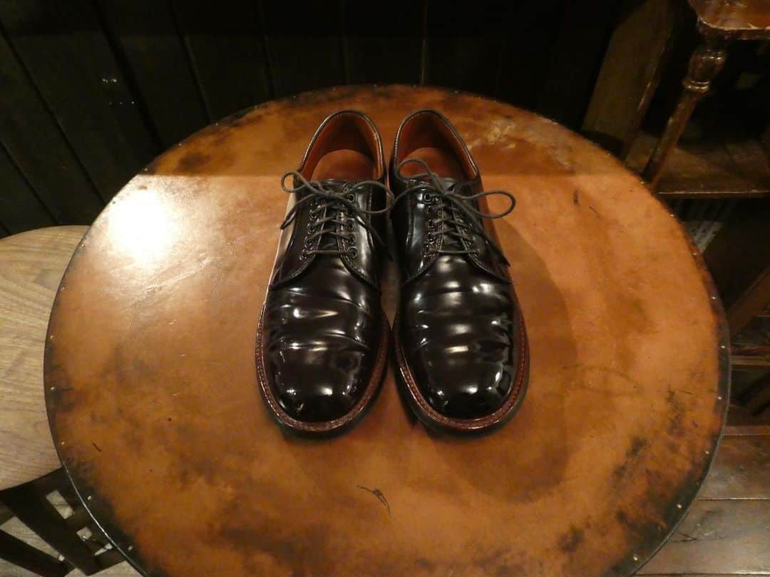 Yuya Hasegawaさんのインスタグラム写真 - (Yuya HasegawaInstagram)「@aldenshoeco  やっぱcordovanの靴の魅力は履きジワ。Aldenの靴は絶妙な輝きが出る魔法のcordovan！！ #alden #cordovan #brifth #shoeshine #靴磨き #輝くとテンション上がる #これは本能」6月10日 21時16分 - yuya.hasegawa.brift.h