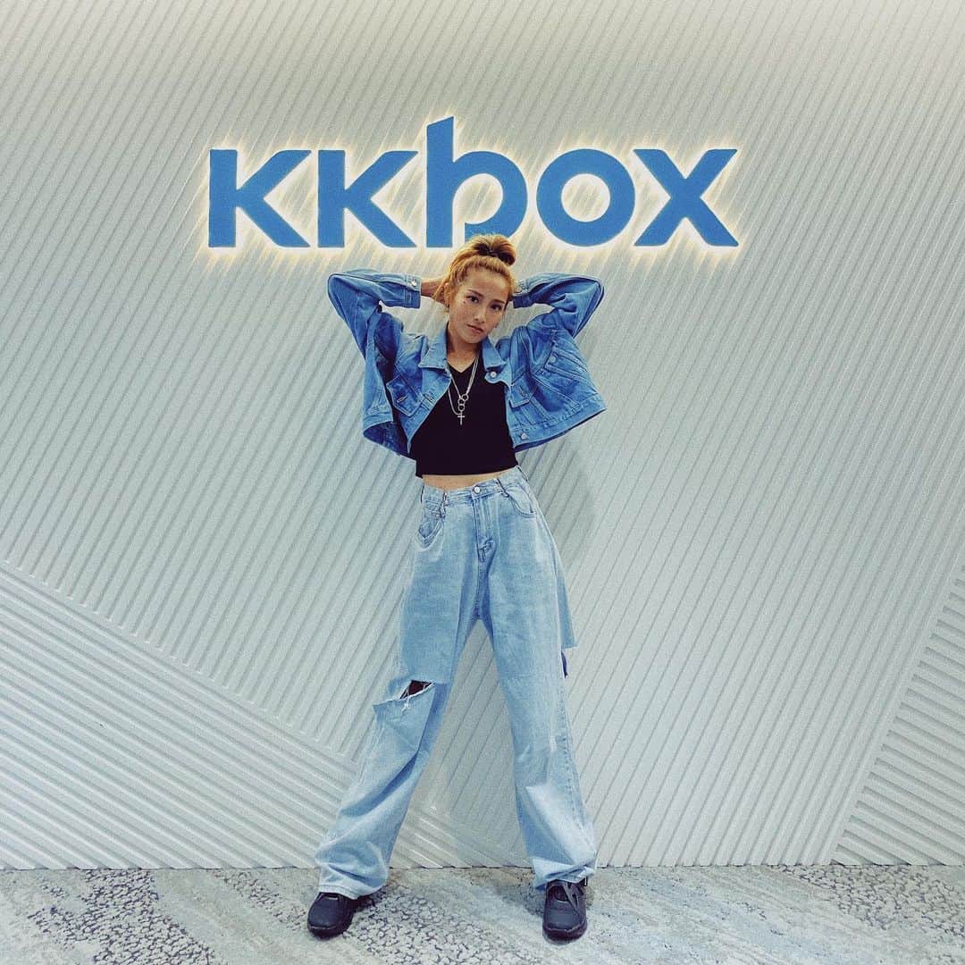 安柏兒のインスタグラム：「上一次跟KKBOX合照是⋯ 5個女生時期～時間不可考～😅 But I’m glad to be back #舊地重遊」
