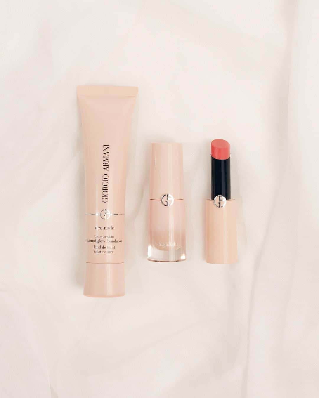Armani Beautyさんのインスタグラム写真 - (Armani BeautyInstagram)「Feel-good beauty routine. The NEO NUDE collection softly blends into skin for a natural true-to-yourself glow.  #ArmaniBeauty #ArmaniNeoNude #makeup」6月10日 21時16分 - armanibeauty